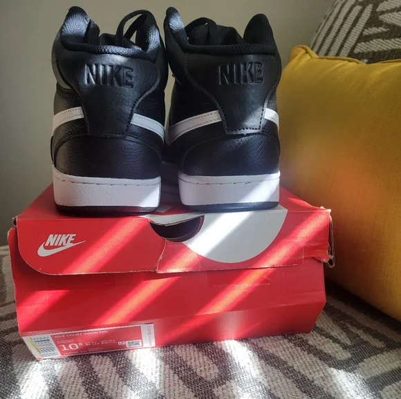 *BRAND NEW with Original Box* Men's Nike Tennis Shoes - Picture 4 of 5